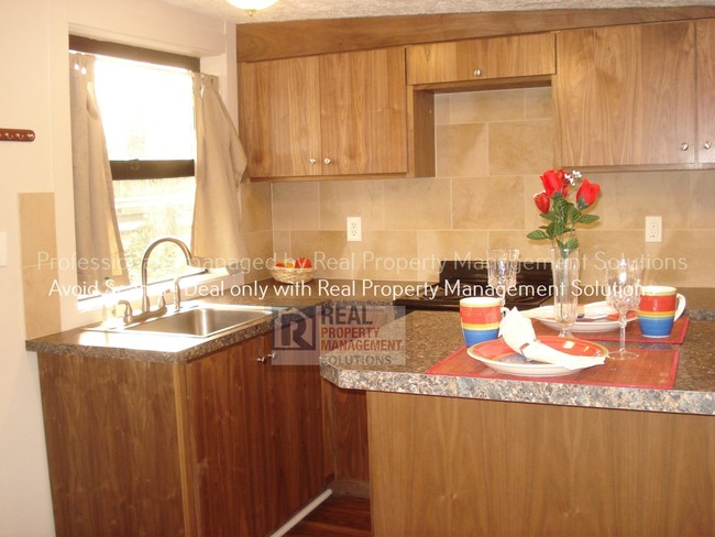 Building Photo - Absolutely Adorable!!! Single Family Home