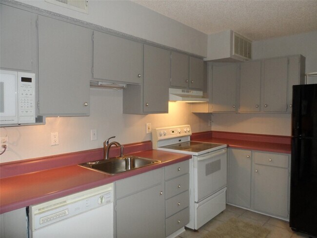 Foto del edificio - 12900 Walden Rd