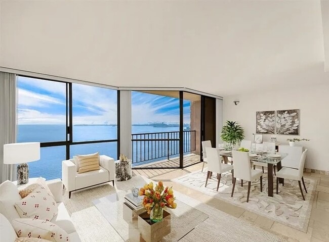 Floor to ceiling windows - 1750 Ocean E Blvd Apartment