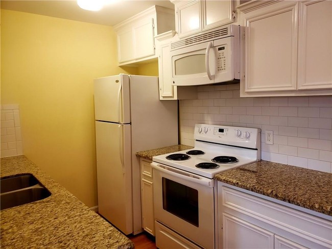 Building Photo - 4931 Junius St