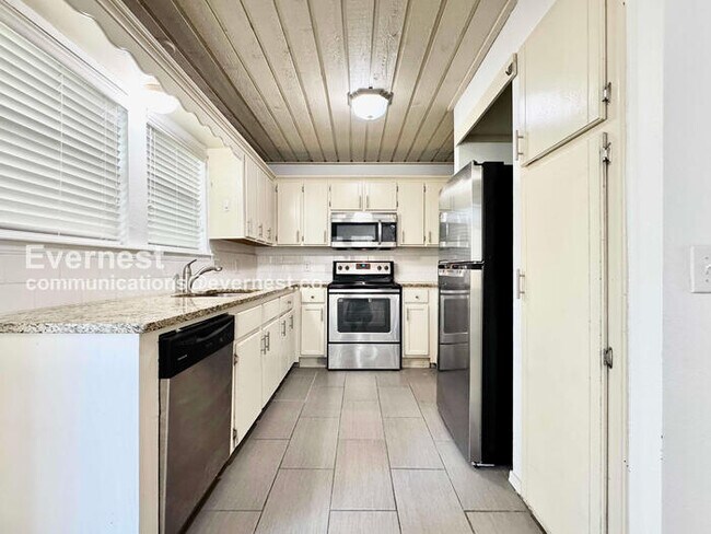 Foto del edificio - 5117 S Lions Ave