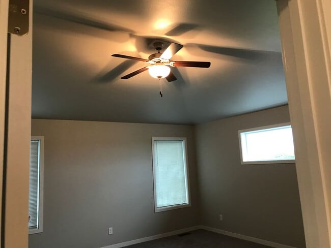 Foto del edificio - 4 Bed 3.5 Bath Single Family Home