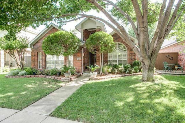 Foto principal - 543 Village Green Dr