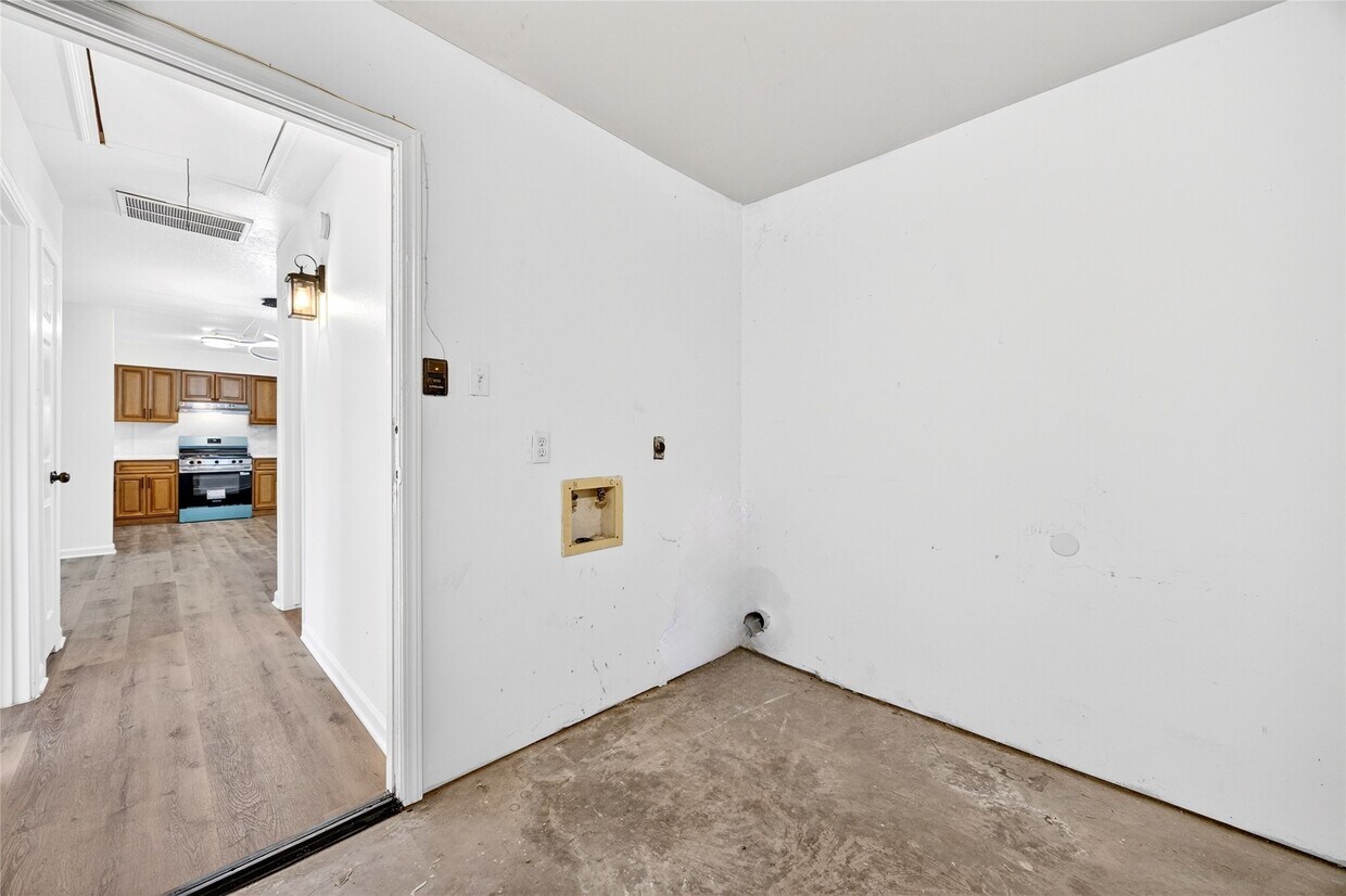 Building Photo - 8618 Van Hut Ln