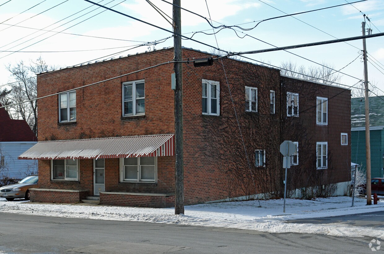 Primary Photo - 1873 Foster Ave