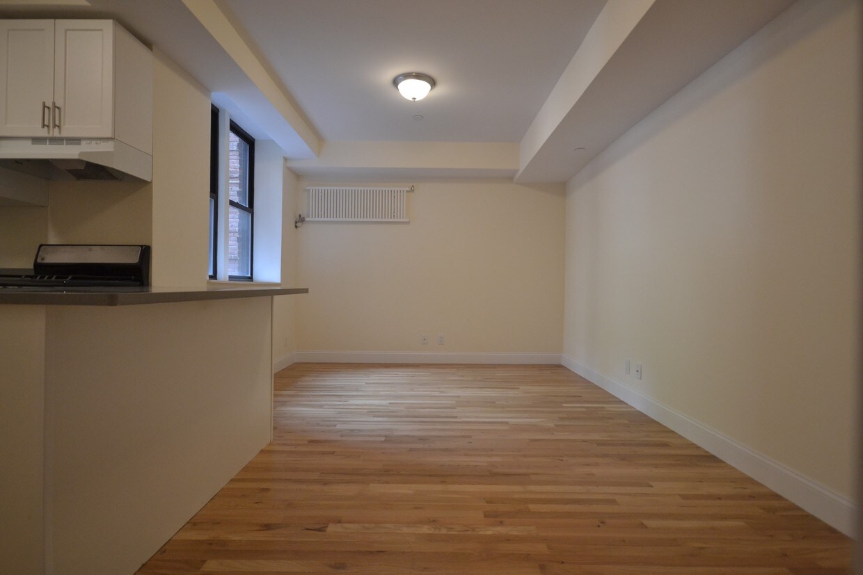 Primary Photo - 65-20 Booth St