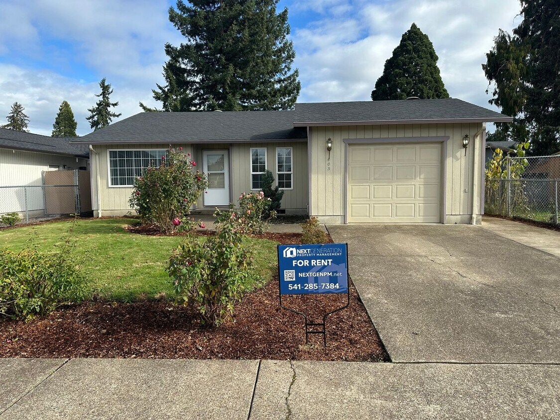 Primary Photo - 3 bedroom 1 bathroom house in Springfield!