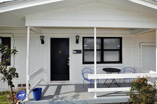 Building Photo - 3728 Slade Blvd