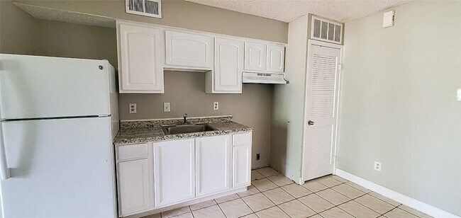 Foto del edificio - 12900 Walden Rd