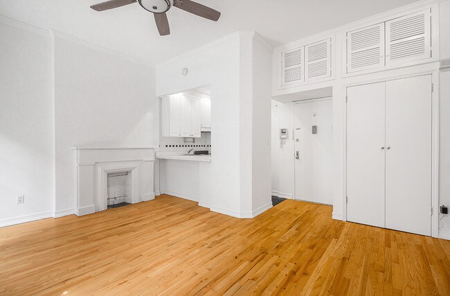 Building Photo - 156 E 64th St