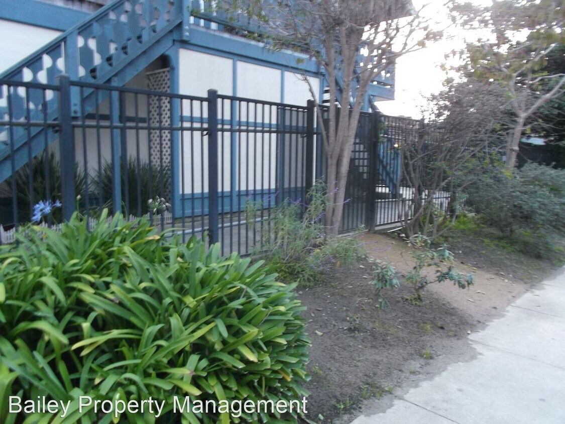 Primary Photo - 2 br, 1.5 bath House - 315 Spruce St. Unit 3