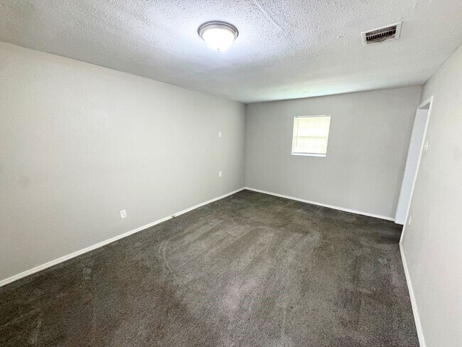 Building Photo - 8238 Homewood Ln