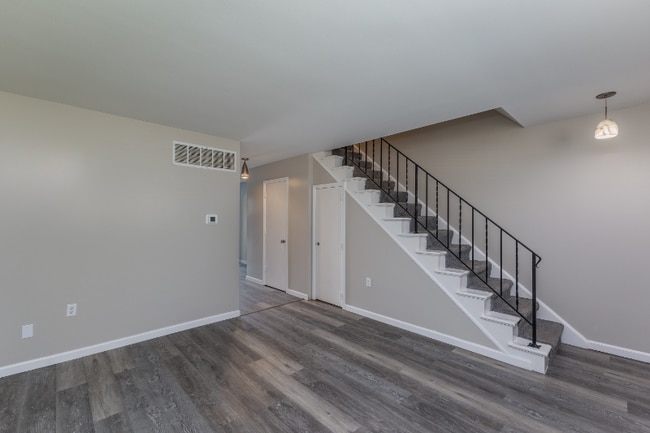 Building Photo - 4616 Catalpa Dr.