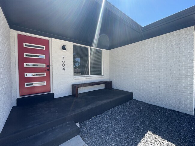Foto del edificio - 7604 Sierra Azul Ave NE