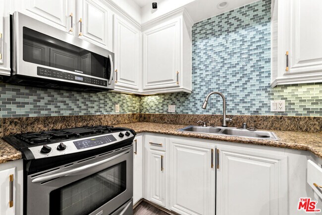 Foto del edificio - 8541 Alcott St