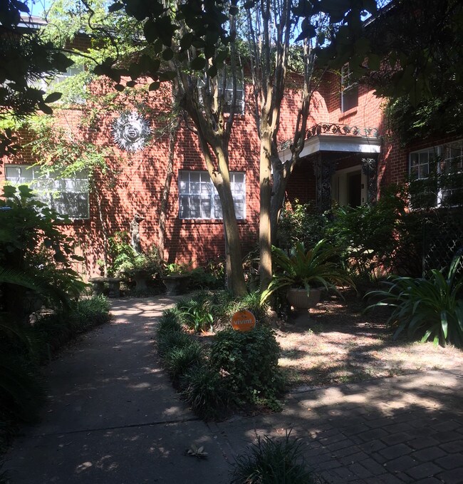 Foto del edificio - 1053 Government St