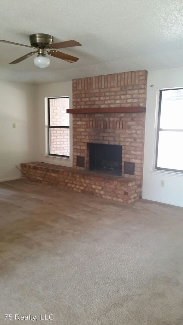 Building Photo - 2303 Whitney Dr