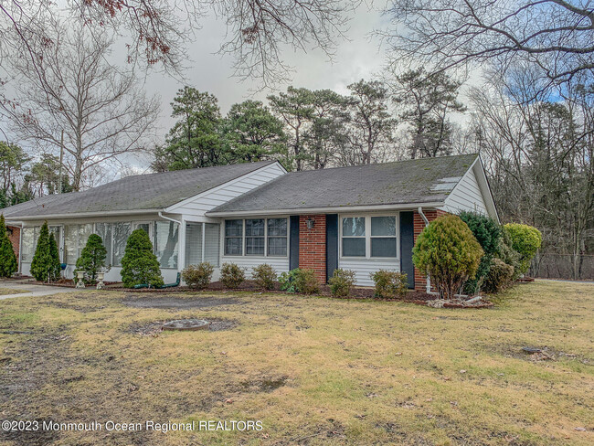 Building Photo - 715B Buckingham Dr