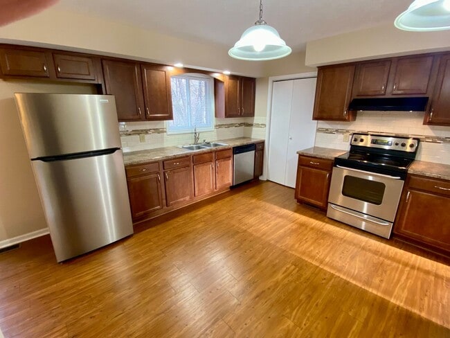 Building Photo - 3925 Halehaven Dr