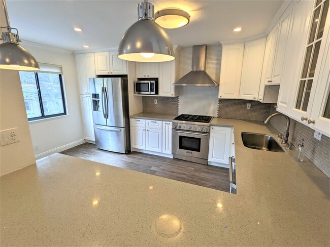 Building Photo - 135 Galewood Cir