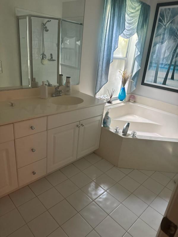 Foto principal - 6037 Rossmoor Lakes Ct