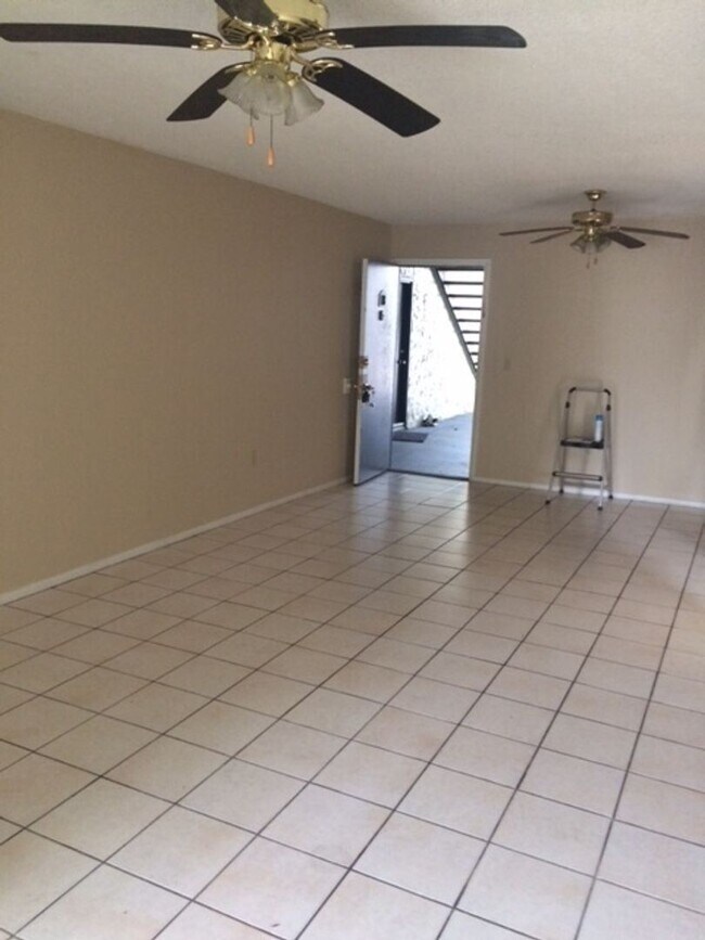 Foto del edificio - 952 Lake Destiny Rd