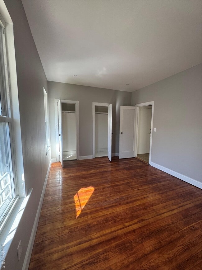 Foto del edificio - 4229 Grace Ave