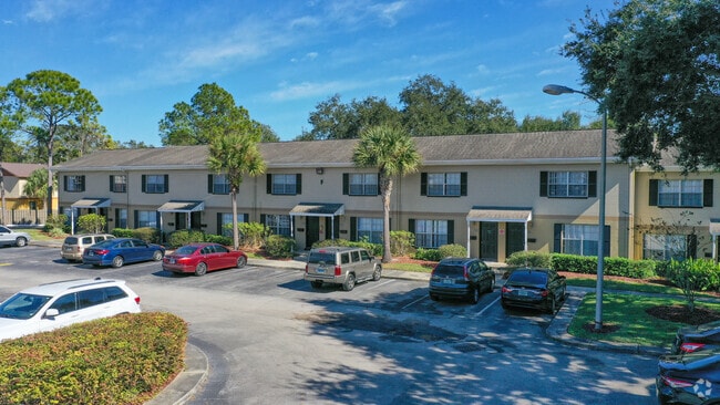 Building - Windsor Manor