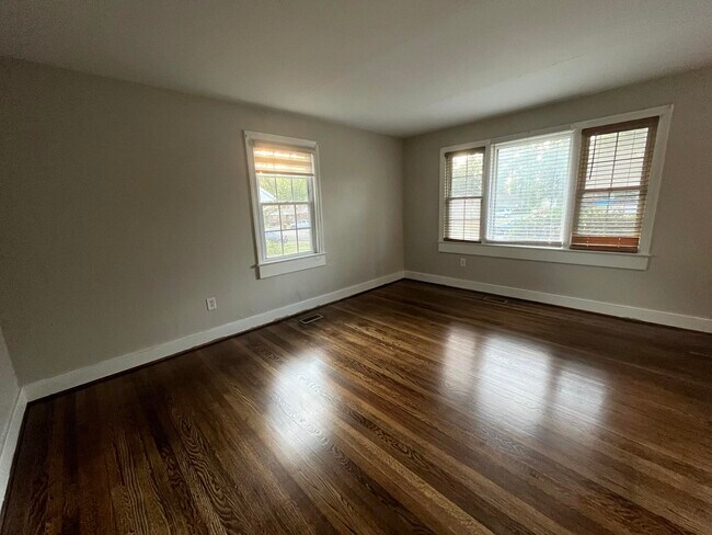 Foto del edificio - 1006 Hampton Rd