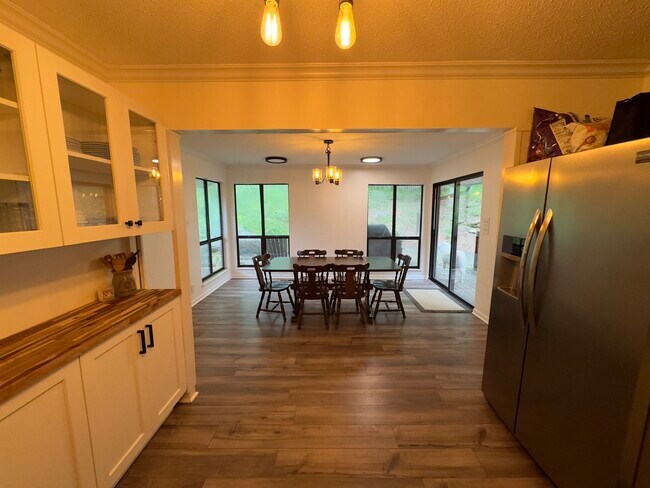 Foto del edificio - 10412 Pinedale Dr