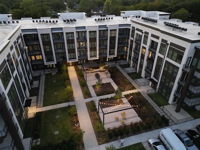 Foto del edificio - 10421 Deerwood Rd