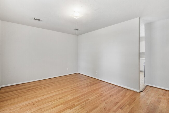 Building Photo - 326 Brookview St