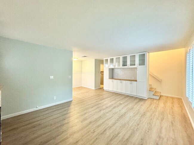 Building Photo - Beautiful 2Bd/2Ba Located in Point Loma!