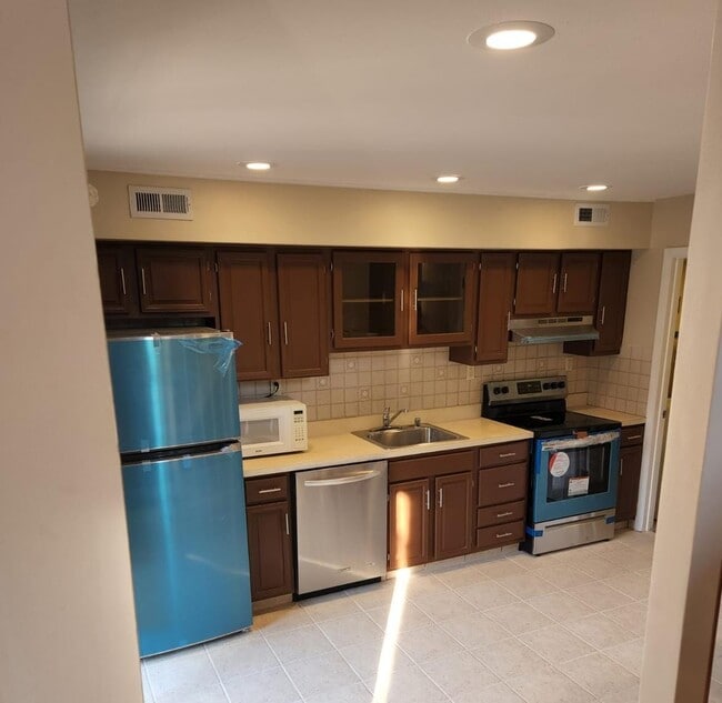Building Photo - 295 Gemini Dr