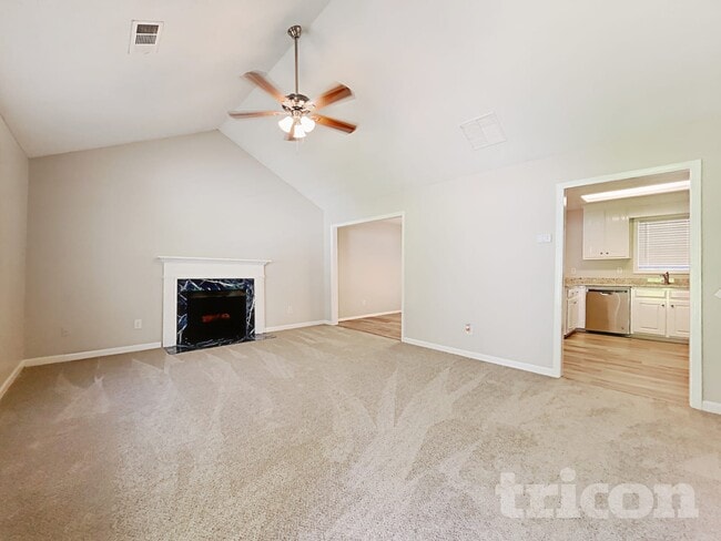 Building Photo - 305 Nims Dr