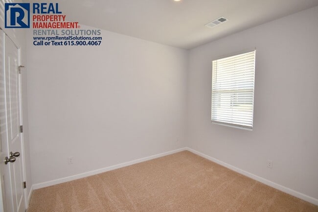 Building Photo - 3BR new end unit townhome in Lebanon!
