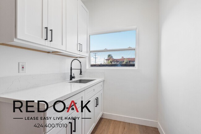 Foto del edificio - Charming One Bedroom with Beautiful Hardwo...