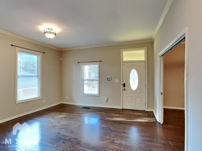 Building Photo - 1171 Oak St SW