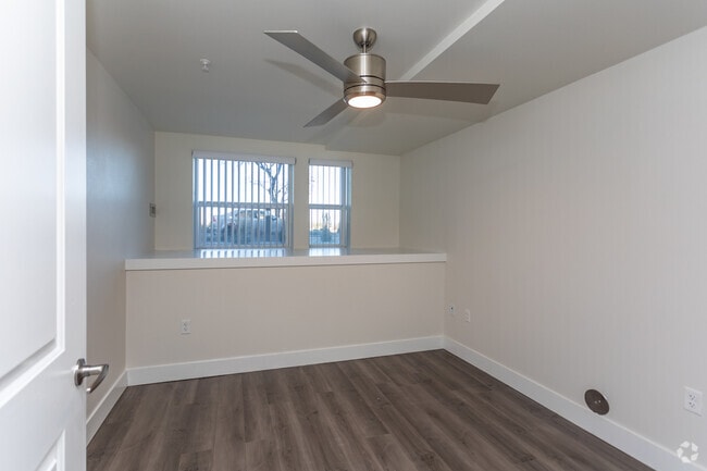 2BR, 1BA - 917SF - Fifty Eight Hundred