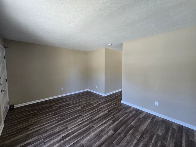 Building Photo - 5523 Livingston Dr