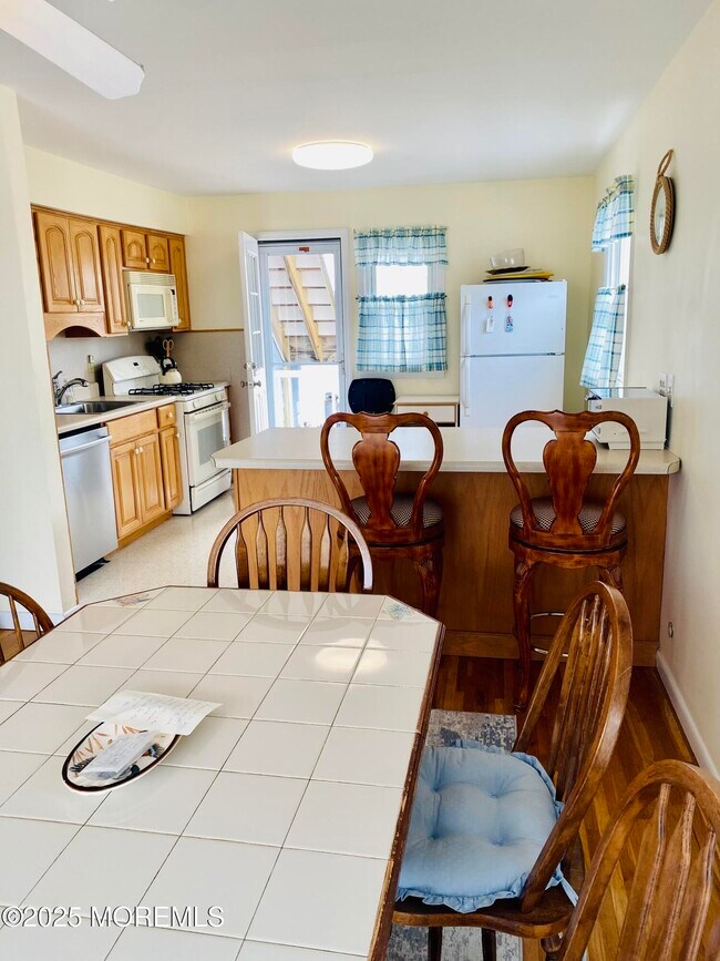 Building Photo - 4 Camden Ave