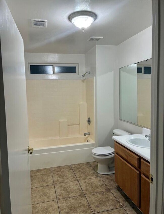 Building Photo - 5117