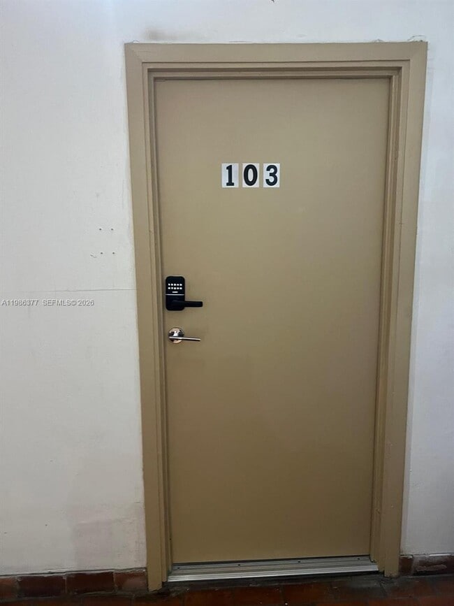 Foto del edificio - 8095 NW 8th St