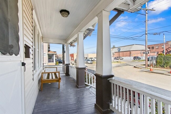 Building Photo - Spacious Single Family Home In York City!