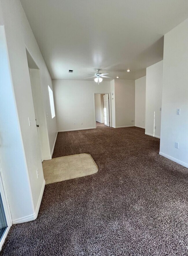Foto del edificio - 712 Meadow Grove Ct