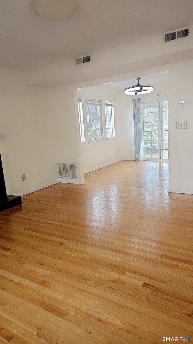 Building Photo - 20 Apple Way