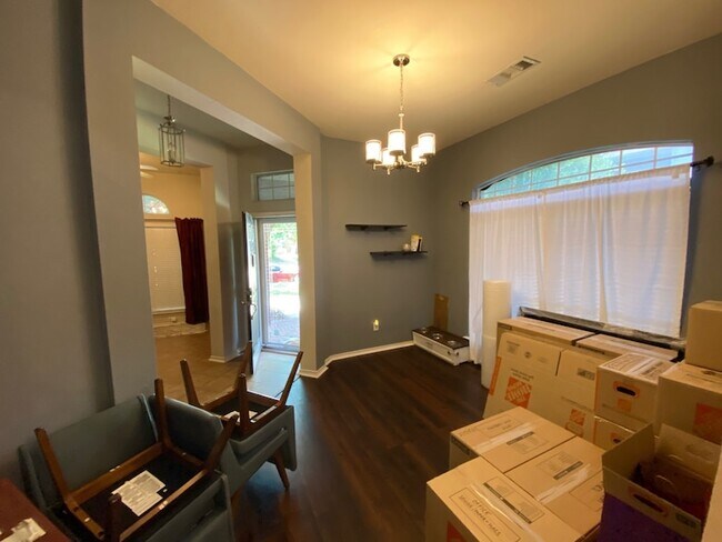 Foto del edificio - 5827 Silver Sage Ln
