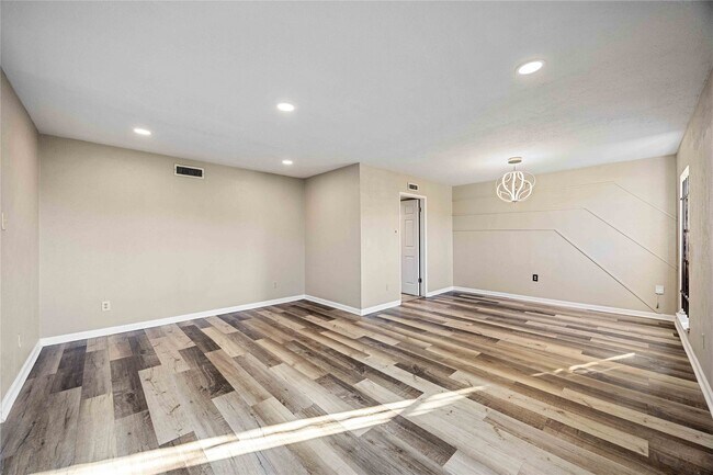 Foto del edificio - 14515 Merry Meadow Dr