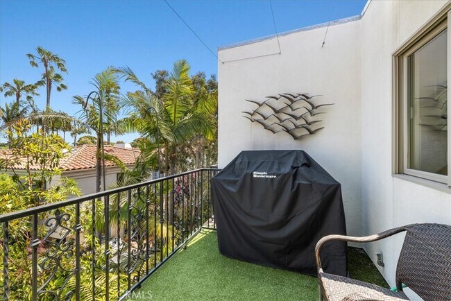 Foto del edificio - 1126 Laurel Ave