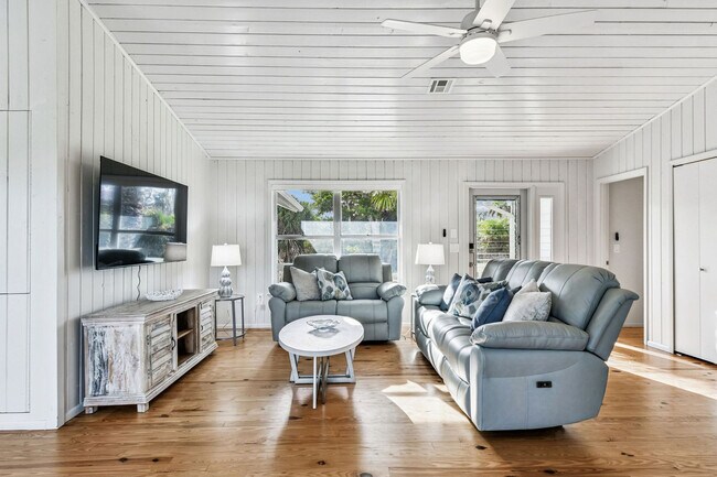 Building Photo - 7745 Manasota Key Rd